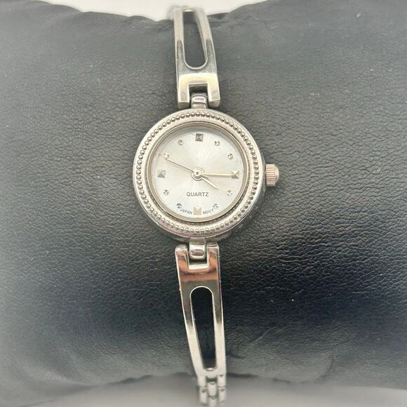 Advance Silver Tone Women’s Quartz Watch 20mm Working New Battery - Picture 1 of 8